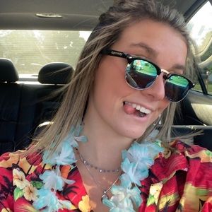 Meet your Posher, Chloe